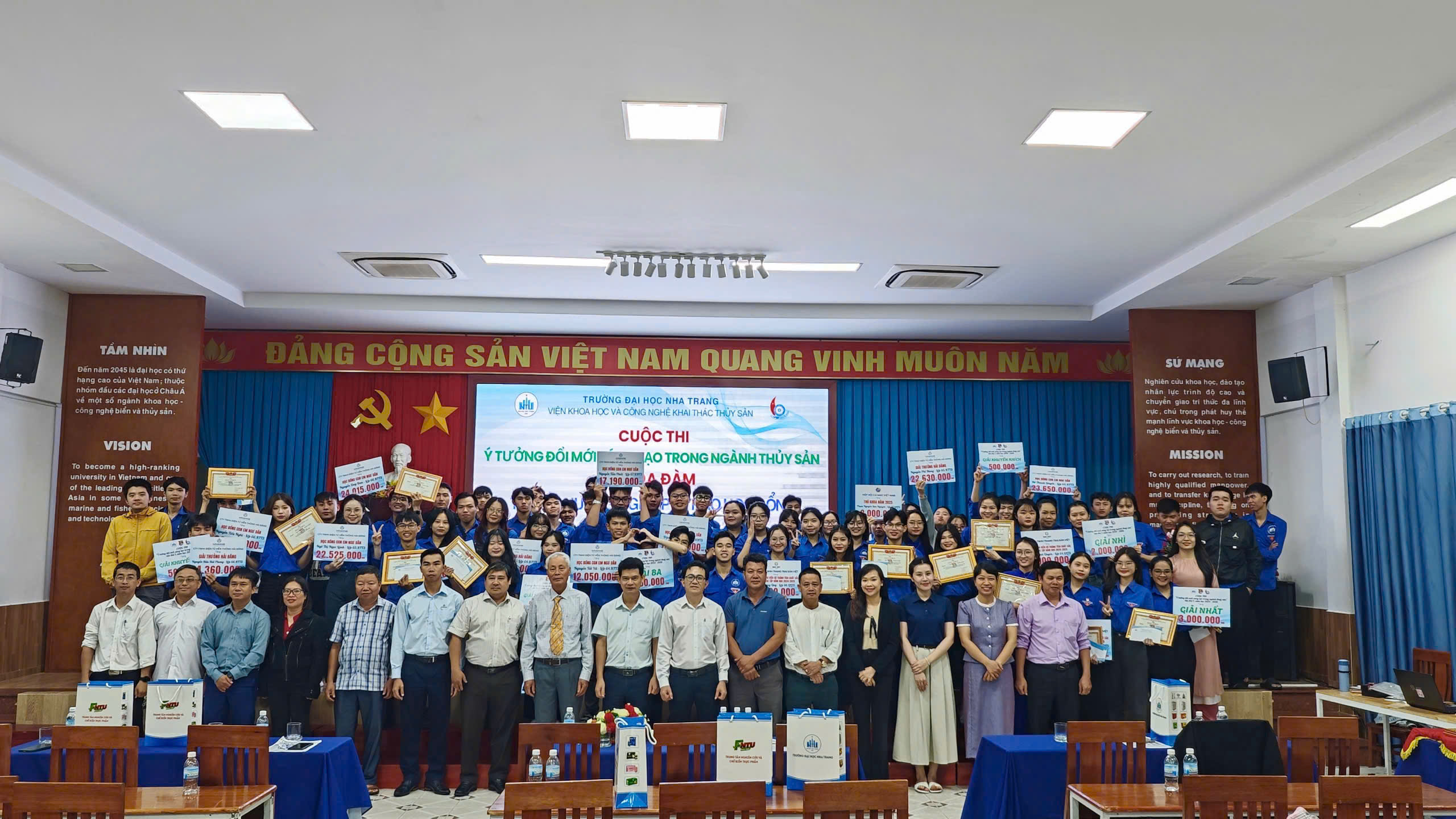 Cuộc thi ý tưởng đổi mới sáng tạo trong ngành thủy sản và tọa đàm tư vấn hướng nghiệp, trao học bổng.