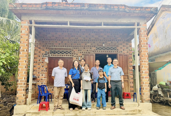 Đồng hành cùng sinh viên sau bão lũ