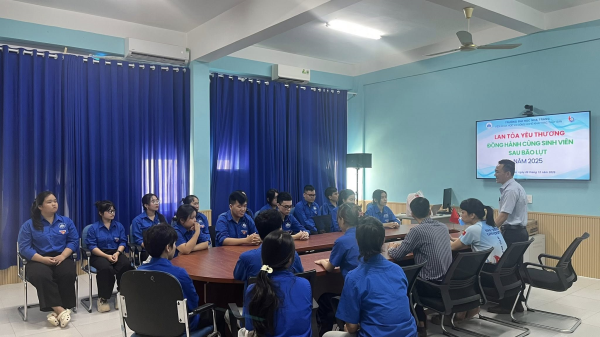 Đồng hành cùng sinh viên sau bão lũ