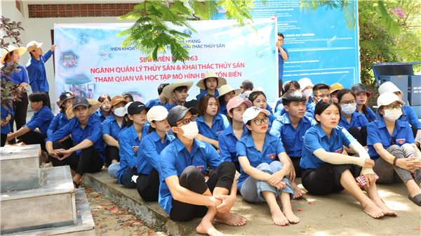 Sinh viên K63 ngành Quản lý thuỷ sản và Khai thác thuỷ sản tham quan học tập tại Khu bảo tồn biển Hòn Mun