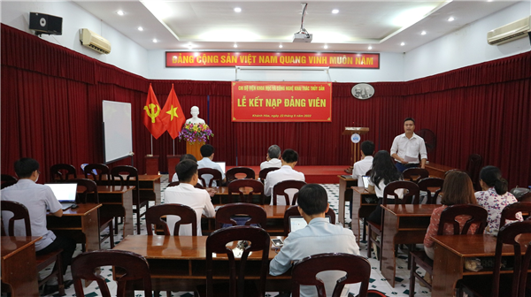 Chi bộ Viện Khoa học và Công nghệ Khai thác thuỷ sản tổ chức kết nạp Đảng viên mới