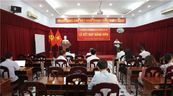 Chi bộ Viện Khoa học và Công nghệ Khai thác thuỷ sản tổ chức kết nạp Đảng viên mới