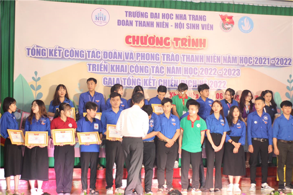 [TỔNG KẾT HỘI NGHỊ TỔNG KẾT CÔNG TÁC ĐOÀN VÀ PHONG TRÀO THANH NIÊN NĂM HỌC 2021-2022]