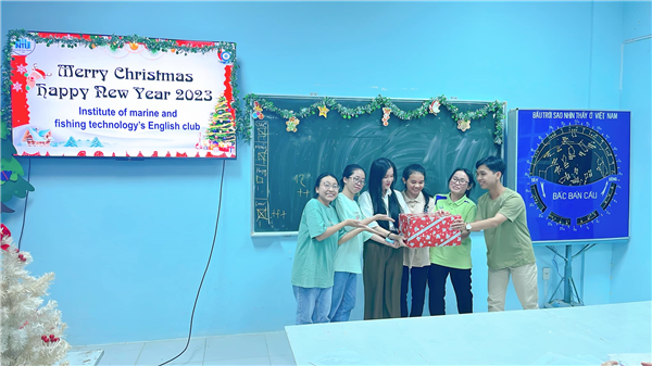 Chương trình “English is Fun” với Chủ đề “Merry Christmas & Happy New Year 2023”