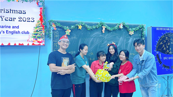 Chương trình “English is Fun” với Chủ đề “Merry Christmas & Happy New Year 2023”