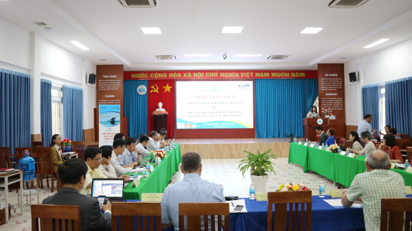 Công ty Siam Brothers Việt Nam trao tặng tài liệu phục vụ đào tạo