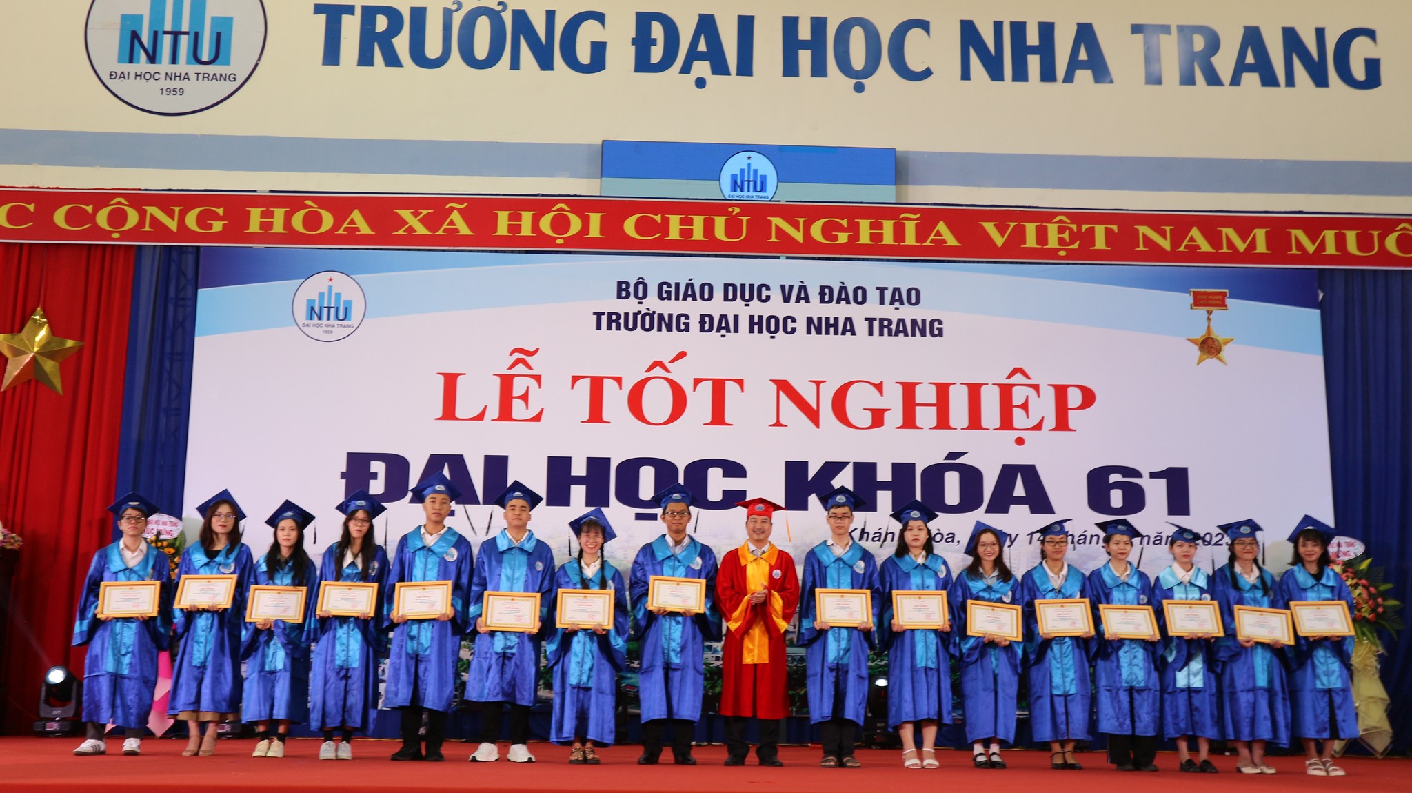 LỄ TỐT NGHIỆP ĐẠI HỌC KHÓA 61