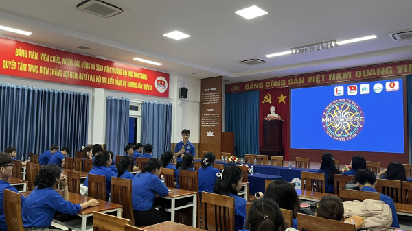 Chào cờ tháng 9 và chào đón tân sinh viên K67